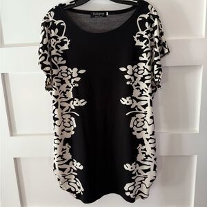 Relipop Black and White Floral Women's Top or dress size Large
